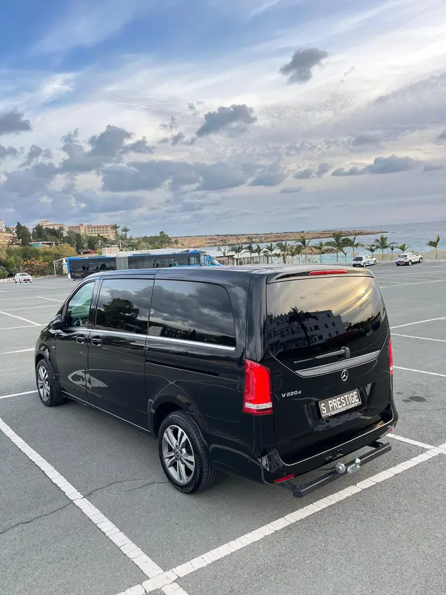 2017 Mercedes-Benz V220d Long — photo 4 of 12