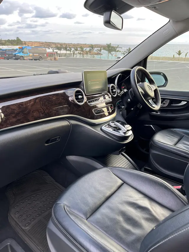 2017 Mercedes-Benz V220d Long — photo 6 of 12